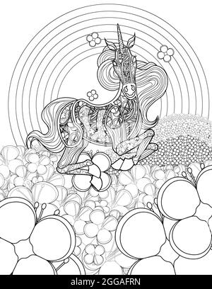 Belle licorne dans les champs de fleurs regardant avant dessin de ligne incolore. Mythique Horned Horse flexion vers le bas sur la page de livre de coloriage de champ. Banque D'Images