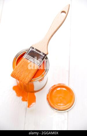 Présentation d'un pinceau avec le correspondant Banque D'Images