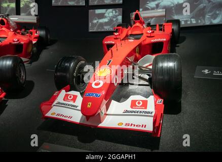 Maranello - Italie - 12 juin 2021 : intérieur du musée Ferrari avec détail Ferrari F 2002 Banque D'Images