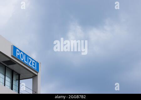 Essen, Allemagne. 30 août 2021. Vue d'un panneau avec l'inscription « police ». Credit: Rolf Vennenbernd/dpa/Alay Live News Banque D'Images