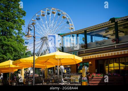 La belle et belle station de vacances Titisee dans le sud de l'Allemagne. Banque D'Images