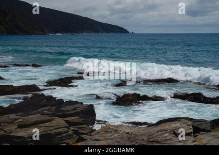 Océan Pacifique depuis la plage TRIL TRIL dans la région de Los Lagos, au sud du Chili Banque D'Images