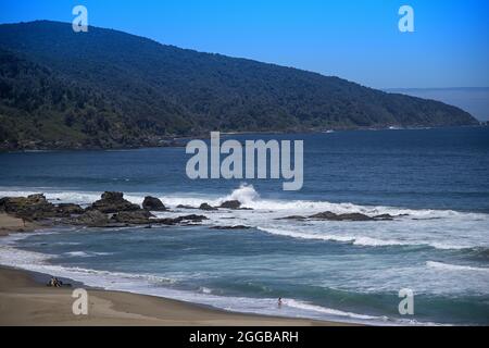 Océan Pacifique depuis la plage TRIL TRIL dans la région de Los Lagos, au sud du Chili Banque D'Images
