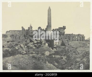 Palais de Karnak, Sanctuaire de granit et salle Hypostyle; TH&#xe8;bes, 1849/51, imprimé en 1852. Une oeuvre en papier salé, planche 43 de l'album "Egypte, nubie, palestine et syrie" (1852). Banque D'Images