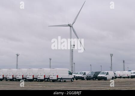 De nouvelles automobiles sur le quai du port de Sheerness en Angleterre, au Royaume-Uni, le lundi 30 août 2021. Banque D'Images