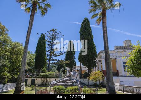 Statue d'Achille mourante dans les jardins du palais Achilleion construit à Gatrouri sur l'île de Corfou, Grèce pour l'impératrice Elisabeth d'Autriche Banque D'Images