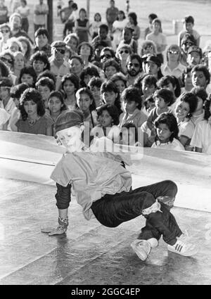 Austin Texas USA, 1989 : Teen se produit sur scène lors d'une compétition de danse de pause. ©Bob Daemmrich Banque D'Images