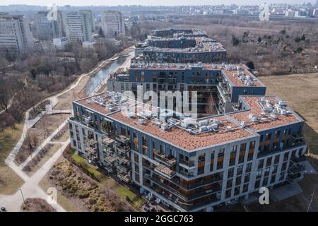 Maison d'appartements dans la région de Czerniakow du district de Mokotow dans la ville de Varsovie, Pologne Banque D'Images