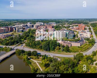 Photographie aérienne du magnifique campus et des environs de l'Université de l'Iowa, Iowa City, Iowa, États-Unis. Banque D'Images