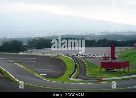 Une vue d'ensemble pendant les essais de temps au circuit international de Fuji au cours du septième jour des Jeux paralympiques de Tokyo de 2020 au Japon. Date de la photo: Mardi 31 août 2021. Banque D'Images