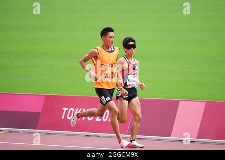 Japon. 31 août 2021. Tokyo, Japon. 29 août 2021. Kenya Karasawa (JPN) Athlétisme : finale hommes 1500m - T11 au stade olympique lors des Jeux paralympiques de Tokyo 2020 à Tokyo, Japon . Credit: SportsPressJP/AFLO/Alay Live News Banque D'Images