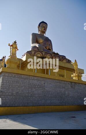 Vue depuis le côté de la statue du Grand Bouddha Dordenma du Bouddha Shakyamuni, en bronze et doré, Kuensel Phodrang, Thimphu, Bhoutan Banque D'Images