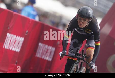 31 août 2021, Japon, Oyama: Paralympiques: Para-cyclisme, femmes, procès de temps, Fuji International Speedway. Denise Schindler (Allemagne). Photo: Marcus Brandt/dpa Banque D'Images