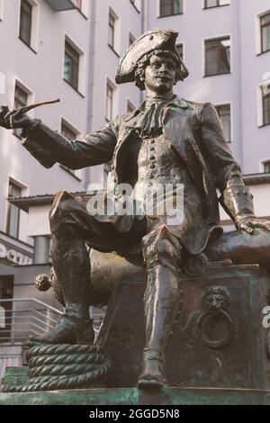 Saint-Pétersbourg, Russie - 04 avril 2021 : statue à la célèbre Vassili Korchmin, un associé de l'empereur russe Pierre le Grand Banque D'Images