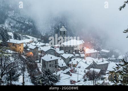 Village de Perledo, rive est du lac de Côme, Lombardie, Italie, Europe Banque D'Images