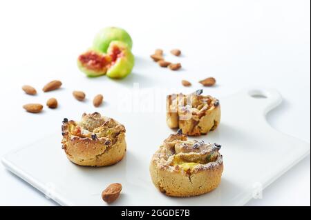 Petits pains sans gluten avec amandes et figues Banque D'Images