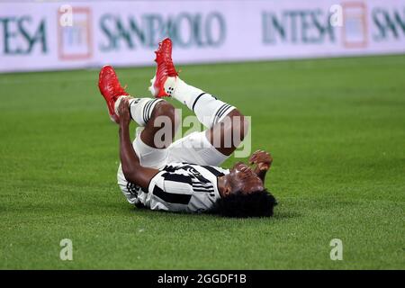 Turin, Italie. 29 août 2021. Juan Cuadrado de Juventus FC blessé pendant la série UN match entre Juventus FC et Empoli FC. Banque D'Images