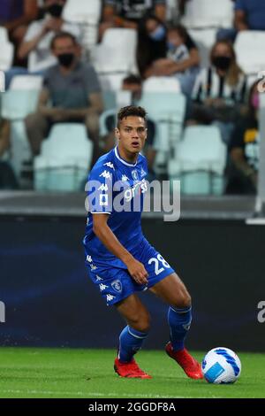 Turin, Italie. 29 août 2021. Samuele Ricci, du FC Empoli, contrôle le ballon pendant la série UN match entre le FC Juventus et le FC Empoli. Banque D'Images