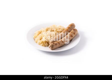 Saucisse de Bratwurst et choucroute isolées sur fond blanc Banque D'Images