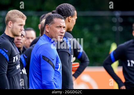 ZEIST, PAYS-BAS - AOÛT 31 : entraîneur adjoint Henk Fraser des pays-Bas pendant la session de formation aux pays-Bas au campus de KNVB le 31 août 2021 à Zeist, pays-Bas (photo de Jeroen Meuwsen/Orange Pictures) Banque D'Images