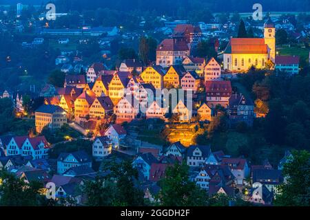 Une soirée à Altensteig. Altensteig est une ville dans le district de Calw dans le Bade-Wurtemberg et une communauté portail de la Forêt Noire Central / North Na Banque D'Images