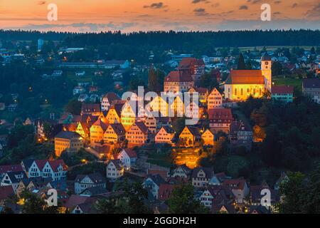 Une soirée à Altensteig. Altensteig est une ville dans le district de Calw dans le Bade-Wurtemberg et une communauté portail de la Forêt Noire Central / North Na Banque D'Images