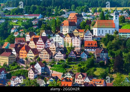 Une soirée à Altensteig. Altensteig est une ville dans le district de Calw dans le Bade-Wurtemberg et une communauté portail de la Forêt Noire Central / North Na Banque D'Images