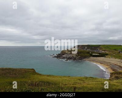 drone aérien autour de l'église crique et terrain de golf de mullion cornwall royaume-uni Banque D'Images