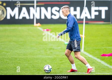 Stuttgart, Allemagne. 31 août 2021. Football, équipe nationale, entraînement, STADE GAZI: Nico Schlotterbeck en action. Crédit : Tom Weller/dpa/Alay Live News Banque D'Images