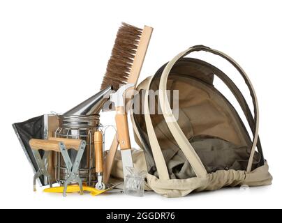 Jeu de fournitures de apiculture sur fond blanc Banque D'Images