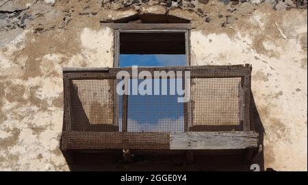 Balcon traditionnel de style arabe, abandonné dans les îles Canaries, Arrecife Banque D'Images