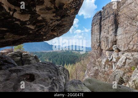 Vue depuis le bassin de cowshed dans le Grosser Zschod, les montagnes de grès d'Elbe, le parc national de la Suisse saxonne, Allemagne Banque D'Images