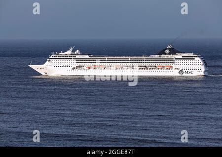 Bateau de croisière MSC Opera quitte le port, capitale la Havane, province de la Havane, grandes Antilles, Caraïbes, Cuba Banque D'Images