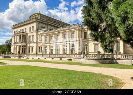 Villa Huegel, façade face au jardin de l'ancienne maison de la famille Krupp des industriels, Essen, région de la Ruhr, Rhénanie-du-Nord-Westphalie, Allemagne Banque D'Images