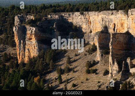 Vue sur le canyon de la rivière Lobos (Cañon del rio lobos) depuis la Galiana observer au coucher du soleil, Soria, Castilla y Leon, Espagne. Banque D'Images