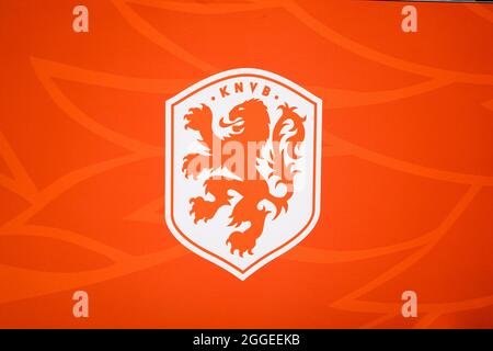 ZEIST, PAYS-BAS - AOÛT 31 : logo de la KNVB lors de la conférence de presse aux pays-Bas au campus de la KNVB le 31 août 2021 à Zeist, pays-Bas (photo de Jeroen Meuwsen/Orange Pictures) Banque D'Images