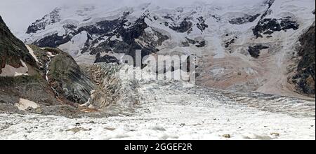 Glacier de Bezengi et paysage glaciaire. Gamme caucasienne principale. 'Mall Himalaya', Bezengi Wall, Kabardino-Balkaria, Russie. Banque D'Images