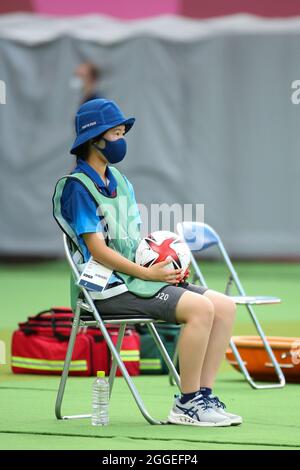 21 JUILLET 2021 - TOKYO, JAPON : volontaire pendant le match de groupe G entre la Suède et les Etats-Unis au stade de Tokyo pendant le Tokyo 2 Banque D'Images