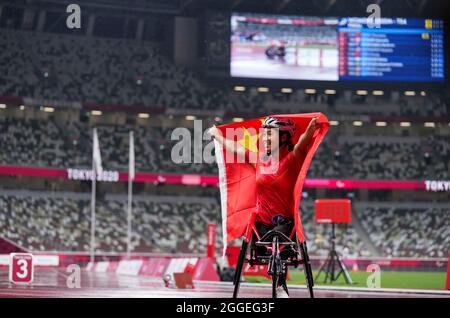 Tokyo, Japon. 31 août 2021. Zhou Zhaoqian, de Chine, célèbre après la finale féminine de classe T54 de 1500m d'athlétisme aux Jeux paralympiques de Tokyo en 2020 à Tokyo, au Japon, le 31 août 2021. Credit: Hu Huhu/Xinhua/Alay Live News Banque D'Images