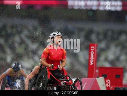 Tokyo, Japon. 31 août 2021. Zhou Zhaoqian, de Chine, célèbre après la finale féminine de classe T54 de 1500m d'athlétisme aux Jeux paralympiques de Tokyo en 2020 à Tokyo, au Japon, le 31 août 2021. Credit: Hu Huhu/Xinhua/Alay Live News Banque D'Images