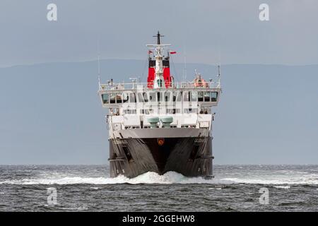 Le traversier Caledonian Isles est exploité par Caledonian MacBrayne entre Ardrossan et Brodick sur l'île d'Arran. Banque D'Images