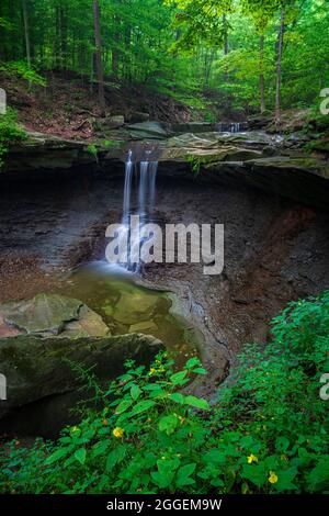 Fin de l'été. Jew of Blue Hen Falls dans le parc national de Cuyahoga Valley, Ohio Banque D'Images