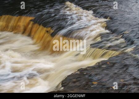 Photo détaillée des chutes Whitefish près de Trenary, Michigan Banque D'Images