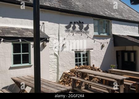 Le pub Millbrook Inn dans le joli village de South Pool près de Salcombe et Kingsbridge dans le South Hams, Devon, Royaume-Uni Banque D'Images