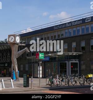 Sculpture du temps de course par George Wyllie à l'extérieur de Buchanan bus Station centre-ville de Glasgow, Écosse, Royaume-Uni Banque D'Images