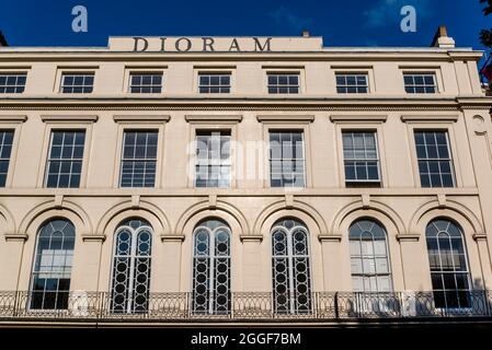 Dioram, Park Square East maisons en terrasse en stuc conçues par l'architecte John Nash, Cité de Westminster, Londres, Angleterre, Royaume-Uni Banque D'Images