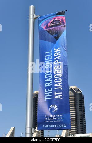 SAN DIEGO, CALIFORNIE - 25 AOÛT 2021 : bannière de Rady Shell dans la marina d'Embarcadero. Banque D'Images