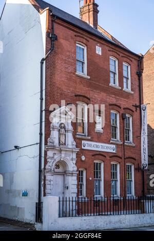 Theatro Technis, un théâtre de maison de ville de 120 places, présente de nouvelles œuvres et des drames classiques, ainsi que des comédies musicales populaires, Crowndale Rd, Camden Town, NW1, Londres, Angl Banque D'Images