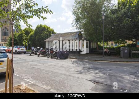 Vue depuis la rue Pierrepont, de l'ancienne salle de contrôle Abbey taxis, South Parade à Bath, Royaume-Uni, le 24 août 2021. Banque D'Images