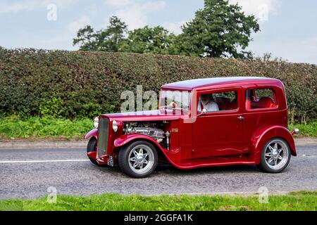 1932 30s Custom Standard 5700cc en route vers Capesthorne Hall Classic August car show, Cheshire, Royaume-Uni Banque D'Images